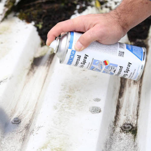 A quick way to seal rusted and corroded gutters